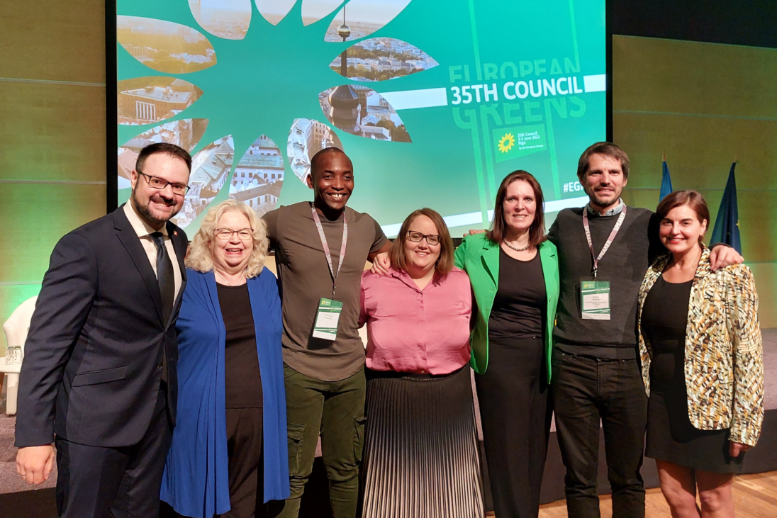 From left to right: Kaspars Briškens (member of the expert forum of Progresīvie Latvia), Jean Lambert (Committee Member European Green Party) Aboubakar Soumahoro (Social Activist and Trade Unionist Italy - Côte d’Ivoire), Ricarda Lang (Co-Chair Bündis90/Die Grünen Germany), Sophie Punte (Managing Director of Policy, We Mean Business Coalition), Ernest Urtasun (MEP and Vice-President Greens/EFA Group), Vula Tsetsi (Committee Member European Green Party)