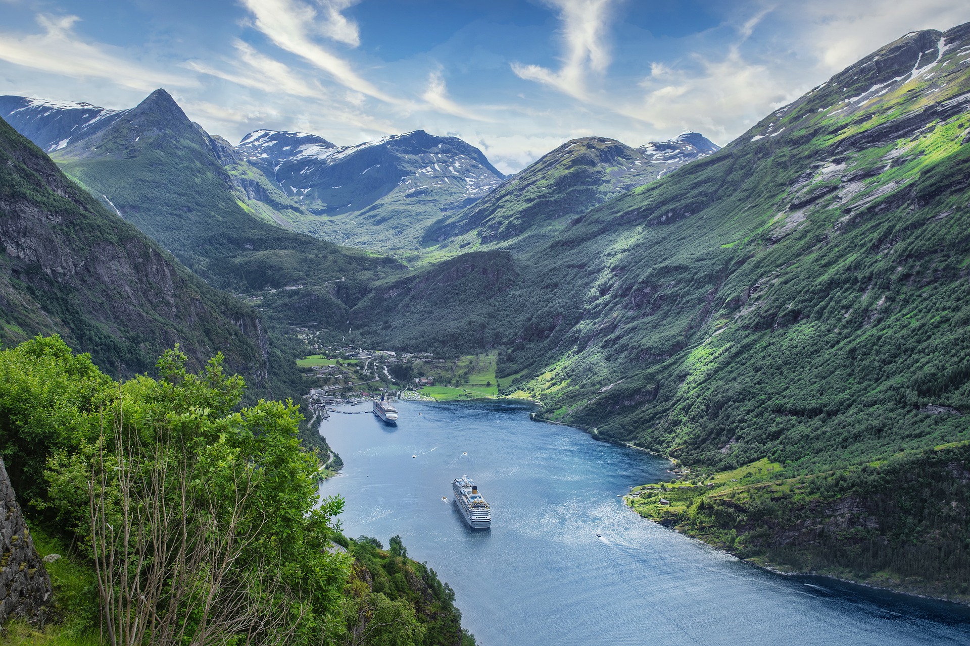 Green shipping lane in Fjord